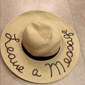 Beach hat with sequins